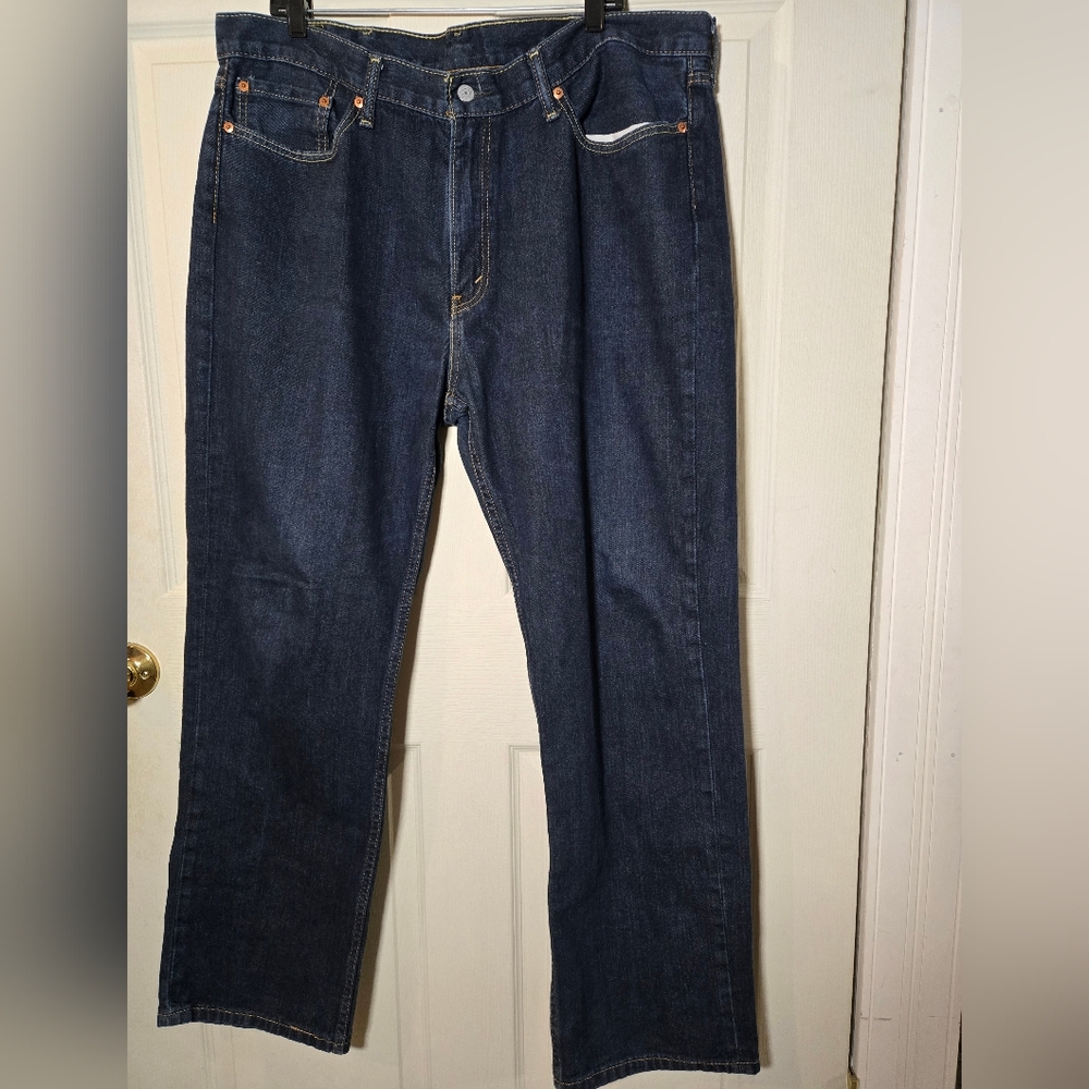 Levi Strauss Relaxed Blue Jeans with Timeless Straight-Leg Design W40 L32